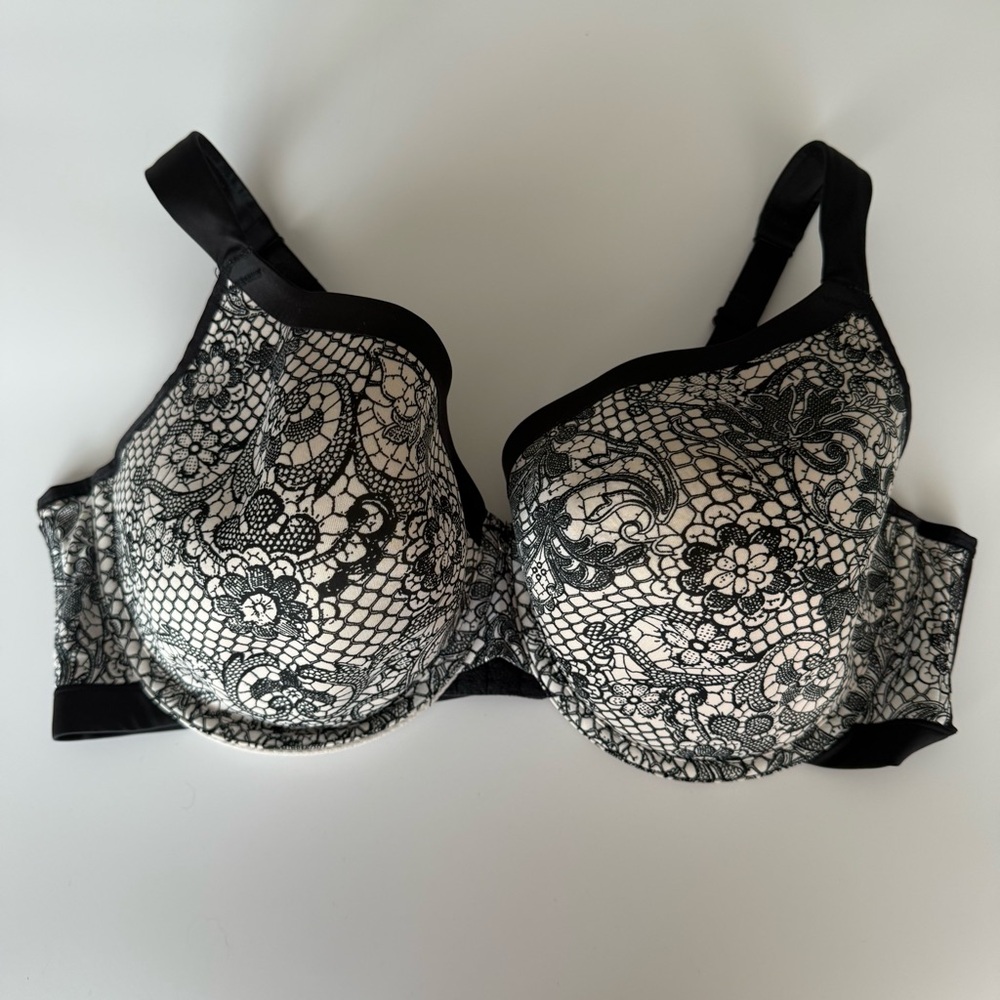 Cacique underwire Bra size 42DD cream with black lace pattern